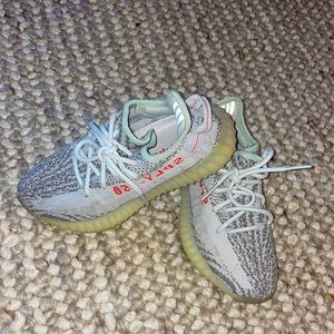 Yeezys 350. Size 5